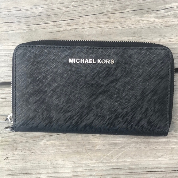 Michael Kors Handbags - Michael Kors Large Saffiani Leather Smart Wallet